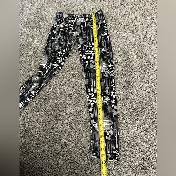 MARIKA Large Black Gray White Abstract Yoga Athletic Leggings - Picture 4 of 6